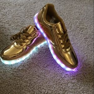 🔥Gold LED sneakers🔥